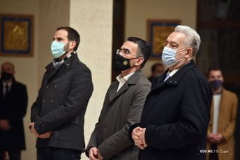 Krivokapić prisustvovao božićnoj misi u konkatedrali Svetog Petra Apostola u Baru Krivokapić prisustvovao božićnoj misi u konkatedrali Svetog Petra Apostola u Baru