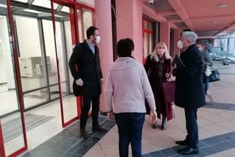 Počeo sastanak ugostitelja sa ministrima zdravlja i ekonomskog razvoja Počeo sastanak ugostitelja sa ministrima zdravlja i ekonomskog razvoja