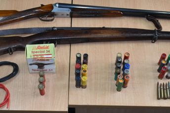 Uhapšen Nikšićanin, u stanu krio dvije puške, 79 komada municije, barut Uhapšen Nikšićanin, u stanu krio dvije puške, 79 komada municije, barut