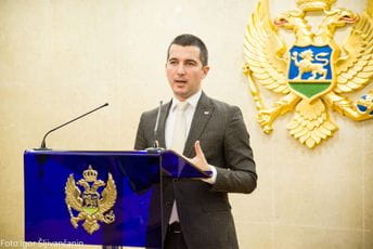 Bečić traži unutrašnju reviziju finansija Skupštine Bečić traži unutrašnju reviziju finansija Skupštine