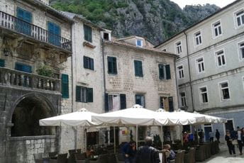 Agnija Mrkaić - najbolja studentkinja Fakulteta za turizam i hotelijerstvo za studijsku 2020/21. godinu Agnija Mrkaić - najbolja studentkinja Fakulteta za turizam i hotelijerstvo za studijsku 2020/21. godinu