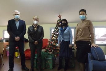 Novogodišnji paketići za djecu u Dnevnom centru Novogodišnji paketići za djecu u Dnevnom centru