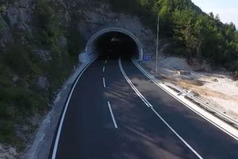 Odron na putu Cetinje-Budva, nema povrijeđenih Odron na putu Cetinje-Budva, nema povrijeđenih
