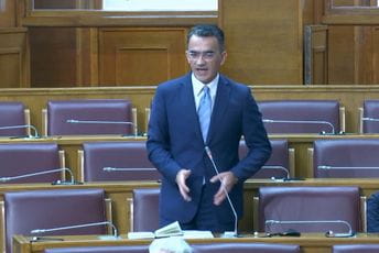 Leposavić traži da ambasadori zastupaju njegove stavove iako zakon nije stupio na snagu Leposavić traži da ambasadori zastupaju njegove stavove iako zakon nije stupio na snagu