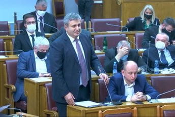 Radunović neće na proslavu Dana nezavisnosti: Imam preča posla Radunović neće na proslavu Dana nezavisnosti: Imam preča posla