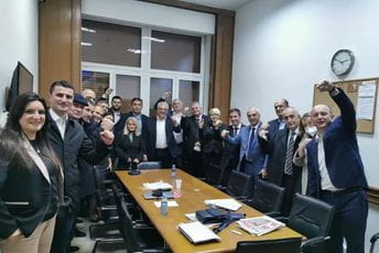 Mandić: Trijumf naroda i Parlamenta nad bezakonjem, idemo dalje Mandić: Trijumf naroda i Parlamenta nad bezakonjem, idemo dalje