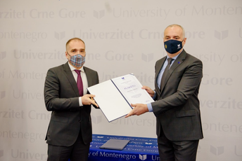 Stevo Popović dobitnik Plakete za poseban doprinos međunarodnom pozicioniranju Univerziteta Crne Gore Stevo Popović dobitnik Plakete za poseban doprinos međunarodnom pozicioniranju Univerziteta Crne Gore