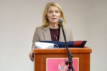 Ministarstvo odbrane: U penziju ispraćeno 15 oficira i podoficira VCG Ministarstvo odbrane: U penziju ispraćeno 15 oficira i podoficira VCG