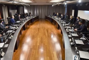 Hronologija obmana: Vlada koju ne možeš uhvatiti ni za glavu ni za rep Hronologija obmana: Vlada koju ne možeš uhvatiti ni za glavu ni za rep