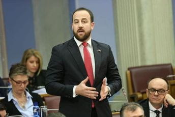 Nikolić: Nova vlast legalizuje najveću pljačku crnogorske baštine Nikolić: Nova vlast legalizuje najveću pljačku crnogorske baštine