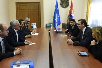 DF i Beograd „igraju“ na rekonstrukciju Vlade DF i Beograd „igraju“ na rekonstrukciju Vlade