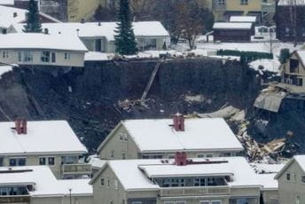 Klizište progutalo više kuća, traga se za 21 osobom Klizište progutalo više kuća, traga se za 21 osobom