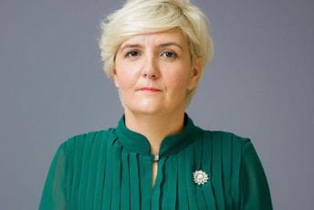 Sekulić o navodima o tajnoj prodaji EPCG: Ne šalje se lisica da čuva "koku nosilju" Sekulić o navodima o tajnoj prodaji EPCG: Ne šalje se lisica da čuva "koku nosilju"