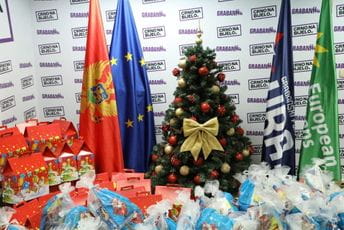 URA: Novogodišnji paketići djeci iz socijalno ugroženih porodica umjesto skupih reklama u medijima URA: Novogodišnji paketići djeci iz socijalno ugroženih porodica umjesto skupih reklama u medijima