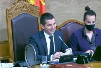 Bečić: Na nasilje se uvijek odgovora demokratijom i mirom Bečić: Na nasilje se uvijek odgovora demokratijom i mirom