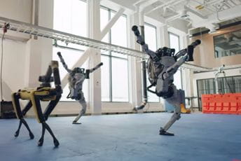 Roboti programirani i da plešu (VIDEO)