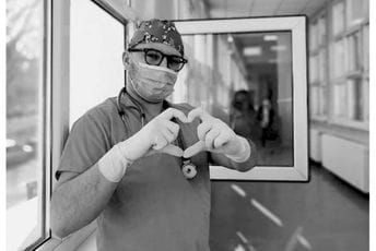 Bitku s koronom izgubio 37-godišnji anesteziolog KC Srbija Bitku s koronom izgubio 37-godišnji anesteziolog KC Srbija