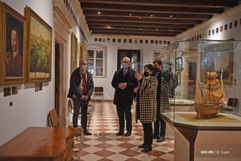 Kotoru dodijeliti status grada, ispravljen dio gdje se pominjala ''kulturna prijestonica'' Kotoru dodijeliti status grada, ispravljen dio gdje se pominjala ''kulturna prijestonica''