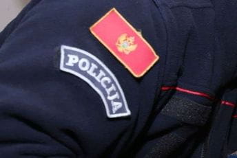 Podgorica: Maloljetnik osumnjičen da je polomio staklo na ulaznim vratima OŠ „Sutjeska"