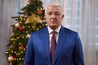 Bivši premijer Marković i novi ministri primili prvu poslaničku platu Bivši premijer Marković i novi ministri primili prvu poslaničku platu