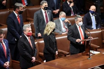 Članovi američke vlade razgovarali o mogućnosti zbacivanja Trampa s vlasti Članovi američke vlade razgovarali o mogućnosti zbacivanja Trampa s vlasti