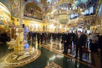 Krivokapić i Bečić prisustvovali božićnoj liturgiji u hramu (VIDEO) Krivokapić i Bečić prisustvovali božićnoj liturgiji u hramu (VIDEO)