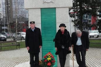 Delegacija UBNOR-a i antifašista Nikšića položila cvijeće na spomenik poginulim crnogorskim komitima Delegacija UBNOR-a i antifašista Nikšića položila cvijeće na spomenik poginulim crnogorskim komitima