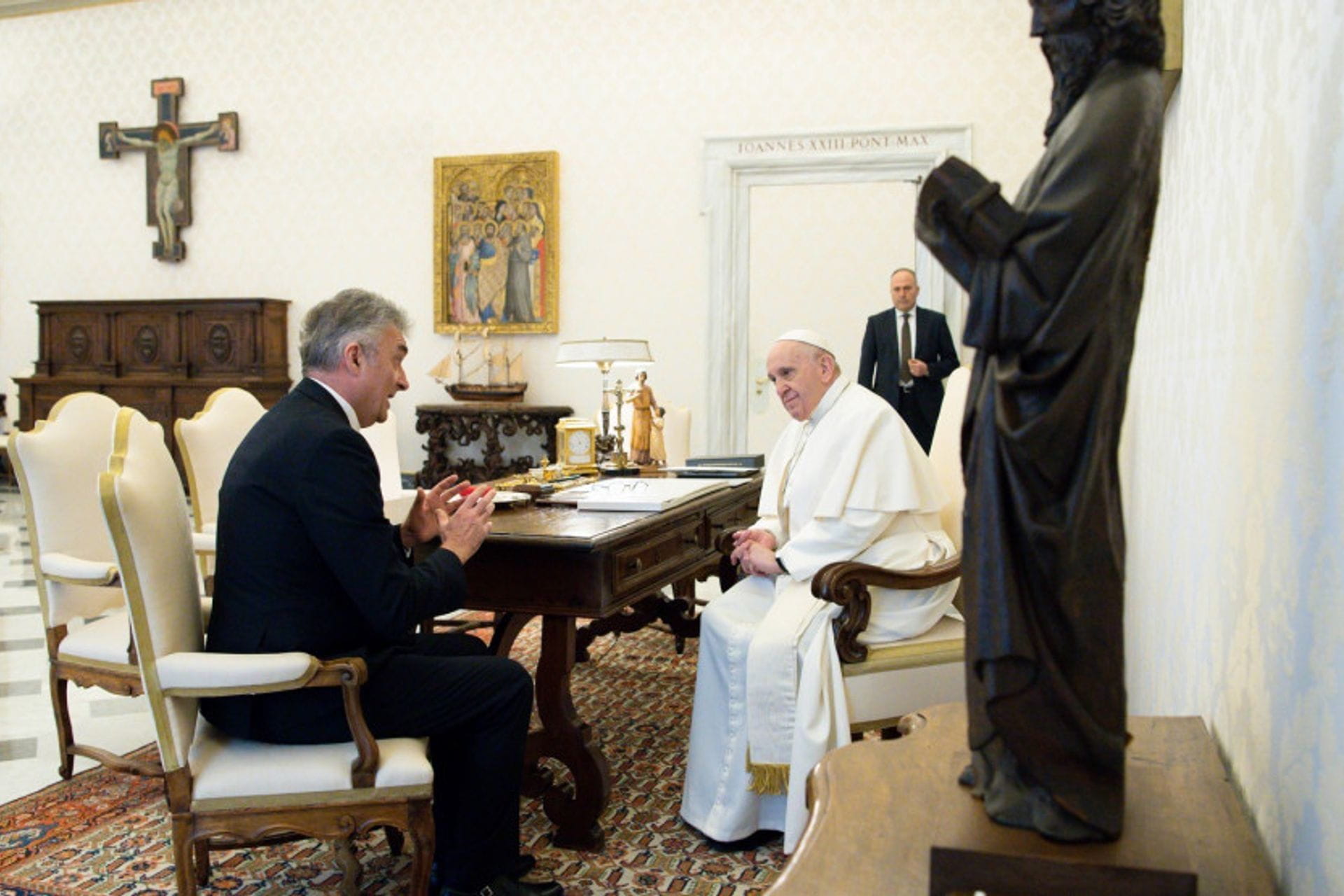 Fotografija 1: Vlahović se susreo sa Papa Franjom