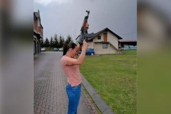(VIDEO) Zapucala iz “kalašnjikova” na Badnji dan (VIDEO) Zapucala iz “kalašnjikova” na Badnji dan