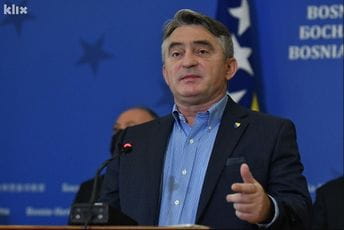 Komšićev kabinet: Abazović komunicira s lažnim profilom, i dalje očekujemo zvaničan odgovor Vlade CG Komšićev kabinet: Abazović komunicira s lažnim profilom, i dalje očekujemo zvaničan odgovor Vlade CG