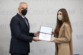 Nina Perišić, najbolja studentkinja Pravnog fakulteta za studijsku 2020/21. godinu Nina Perišić, najbolja studentkinja Pravnog fakulteta za studijsku 2020/21. godinu