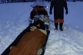 Pljevaljski vatrogasci motornim sankama evakuisali bolesnu djevojku Pljevaljski vatrogasci motornim sankama evakuisali bolesnu djevojku