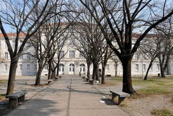 Dojava o bombi u Gimnaziji “Slobodan Škerović”, policija na terenu