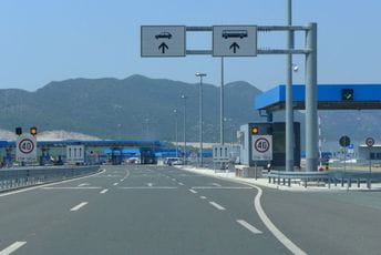 Građani Crne Gore od danas u Srbiju mogu bez PCR testa Građani Crne Gore od danas u Srbiju mogu bez PCR testa