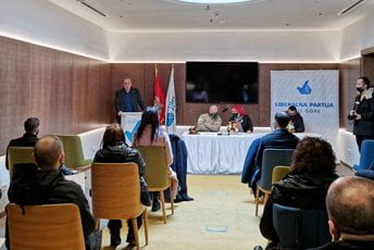 Popović: Skupštinu odložiti do odluke Ustavnog suda Popović: Skupštinu odložiti do odluke Ustavnog suda