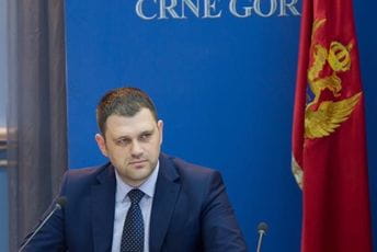 Anđušić: Uzalud tražite slamke spasa, kvorum nijeste imali i Poslovnik ste prekršili Anđušić: Uzalud tražite slamke spasa, kvorum nijeste imali i Poslovnik ste prekršili