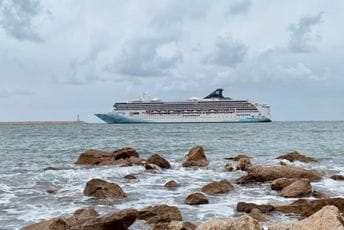 U Bar ponovo uplovio kruzer “Norwegian Spirit“ ovog puta ostaje 91 dan U Bar ponovo uplovio kruzer “Norwegian Spirit“ ovog puta ostaje 91 dan