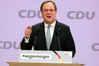 Merkel pozvala birače da izaberu Lašeta da bi Njemačka "ostala stabilna" Merkel pozvala birače da izaberu Lašeta da bi Njemačka "ostala stabilna"