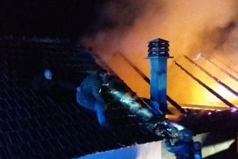 Požar na kući u Piperima, jednoj osobi pozlilo Požar na kući u Piperima, jednoj osobi pozlilo