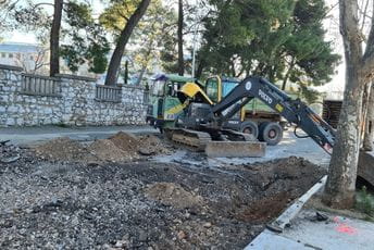 Počelo uređenje pješačke zone ispred Gimnazije „Slobodan Škerović"