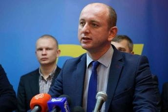 Knežević novoj vlasti: Ako ne pustite Daru i sveštenike izlazim ispred CB-a, svi su dobrodošli Knežević novoj vlasti: Ako ne pustite Daru i sveštenike izlazim ispred CB-a, svi su dobrodošli