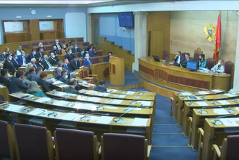 Usvojeni i preostali zakoni koje je Đukanović vratio parlamentu (VIDEO) Usvojeni i preostali zakoni koje je Đukanović vratio parlamentu (VIDEO)
