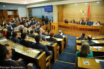 Parlamentarne stranke teške pet miliona eura Parlamentarne stranke teške pet miliona eura