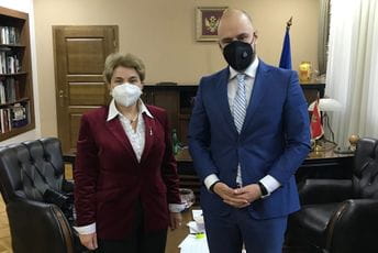 Radulović sa ambasadorkom Bugarske razgovarao o mogućnosti nabavke vakcine Radulović sa ambasadorkom Bugarske razgovarao o mogućnosti nabavke vakcine