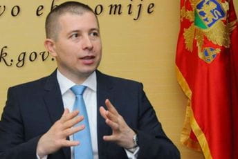 Može li neko da im objasni da su odgovorni? Može li neko da im objasni da su odgovorni?