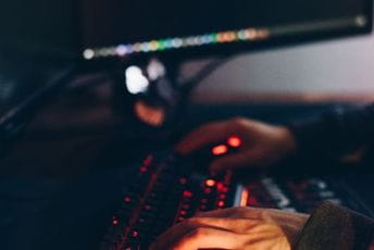 Uhapšen "kralj" internet prevara Uhapšen "kralj" internet prevara