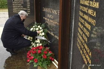 Krivokapić i Bojanić odali počast stradalima u željezničkoj nesreći Krivokapić i Bojanić odali počast stradalima u željezničkoj nesreći