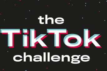 Desetogodišnja djevojčica žrtva Tik -Tok igre "izazova" na mreži Desetogodišnja djevojčica žrtva Tik -Tok igre "izazova" na mreži