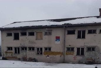 Berane: Grafiti koji podstiču mržnju i veličaju genocid u Srebrenici osvanuli u Dolcu Berane: Grafiti koji podstiču mržnju i veličaju genocid u Srebrenici osvanuli u Dolcu