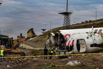 Pao avion u Brazilu: Poginula četiri fudbalera, predsjednik kluba i pilot Pao avion u Brazilu: Poginula četiri fudbalera, predsjednik kluba i pilot